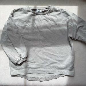 Zara Girls Cotton Oversized Sweatshirt. Very lightweight. Gray Casual size 4-5